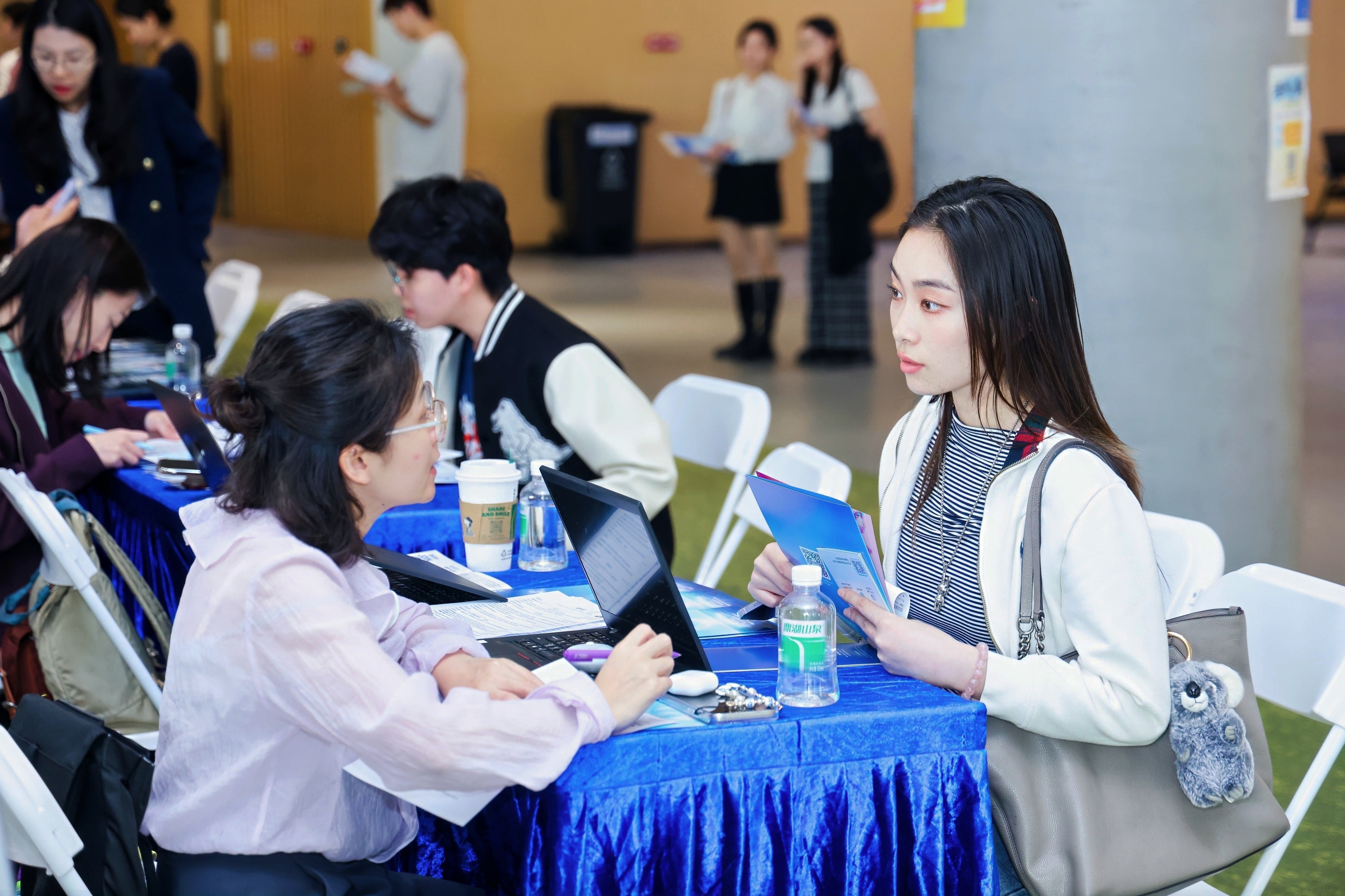 2025年香港科技大学（广州）“红鸟·向未来”春季招聘系列活动成功举办